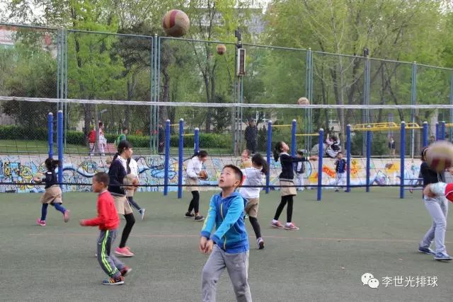 篮球比赛 小学生扣篮规则_小学生篮球扣篮技巧_篮球扣篮规则比赛小学生怎么写